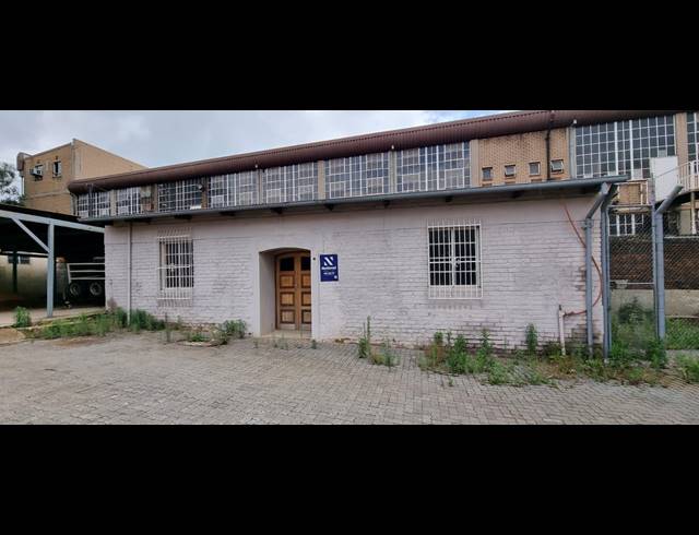 2,240M² WAREHOUSE FOR SALE IN VILLAGE MAIN